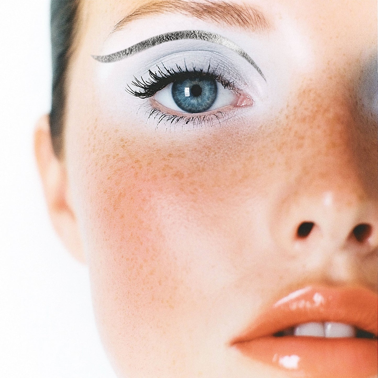 Silver Wing Eyeliner